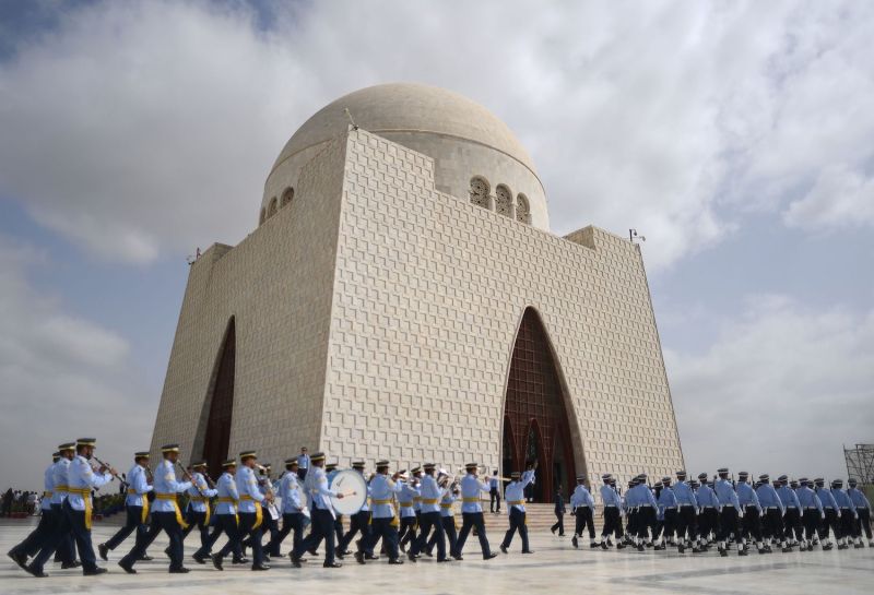 TOPSHOT-PAKISTAN-INDIA-UNREST-DEFENCE