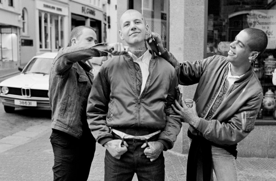 skinheads-knives-face